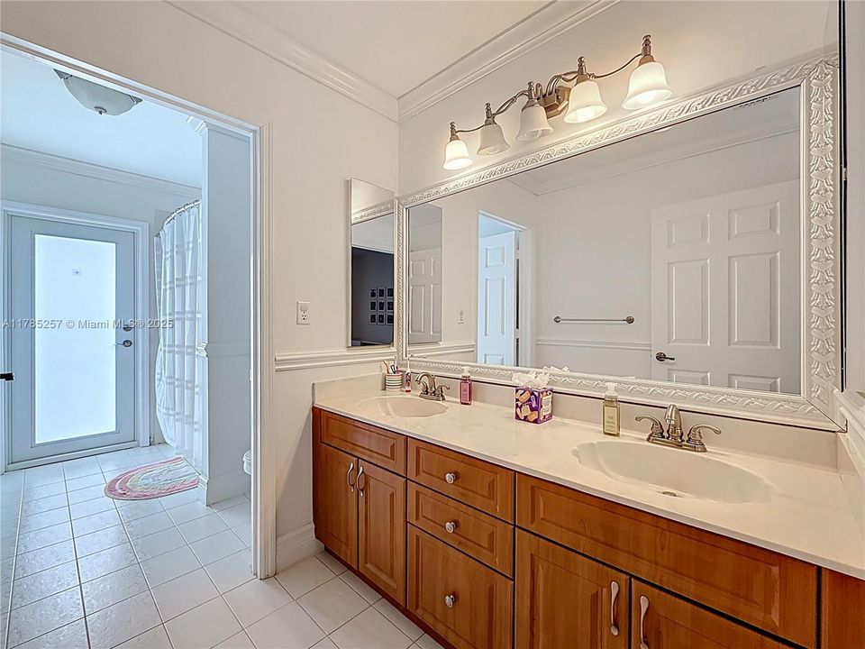 Недавно арендовано: $8,900 (4 спален, 2 ванн, 3529 Квадратных фут)