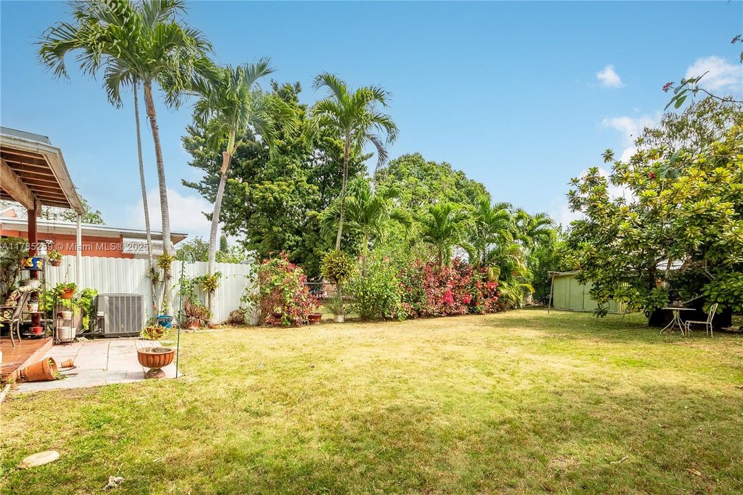 Recently Sold: $575,000 (2 beds, 1 baths, 1160 Square Feet)