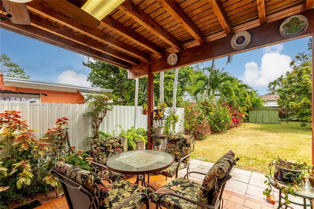 Recently Sold: $575,000 (2 beds, 1 baths, 1160 Square Feet)