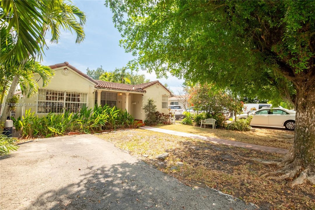 Recently Sold: $575,000 (2 beds, 1 baths, 1160 Square Feet)