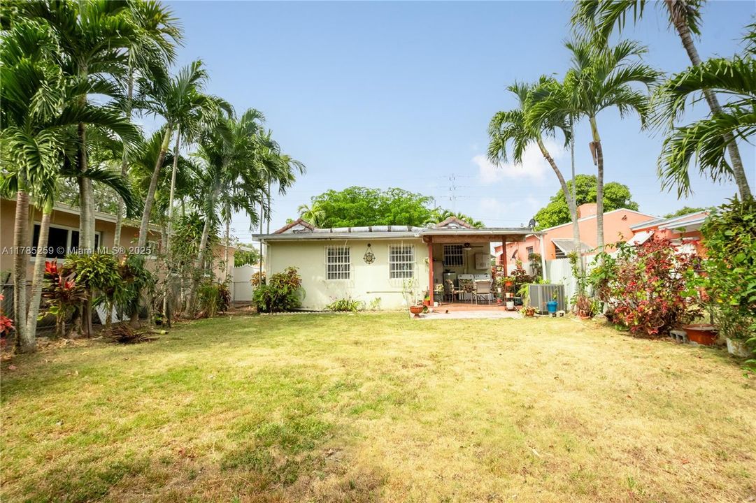 Recently Sold: $575,000 (2 beds, 1 baths, 1160 Square Feet)