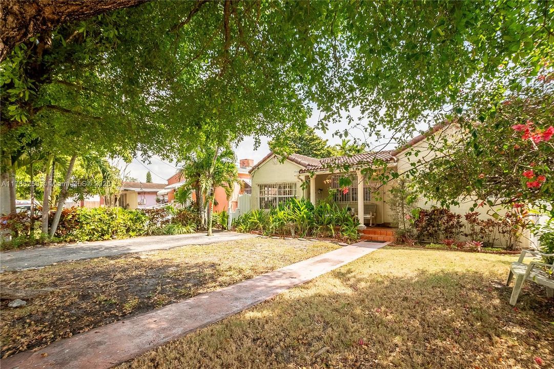 Recently Sold: $575,000 (2 beds, 1 baths, 1160 Square Feet)