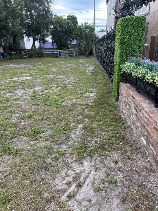 For Sale: $1,200,000 (0.13 acres)