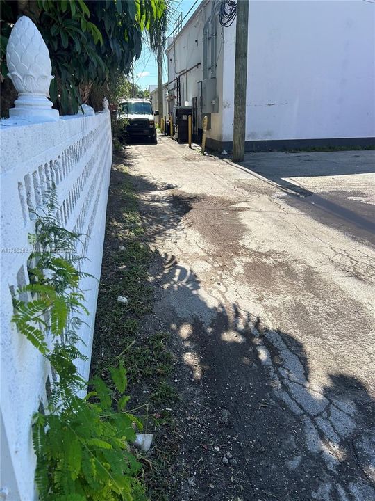 For Sale: $1,200,000 (0.13 acres)