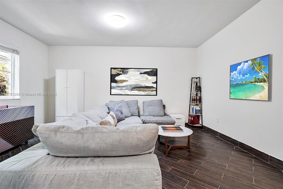 For Sale: $205,000 (0 beds, 1 baths, 450 Square Feet)