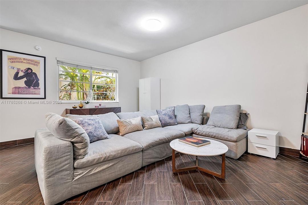 For Sale: $205,000 (0 beds, 1 baths, 450 Square Feet)