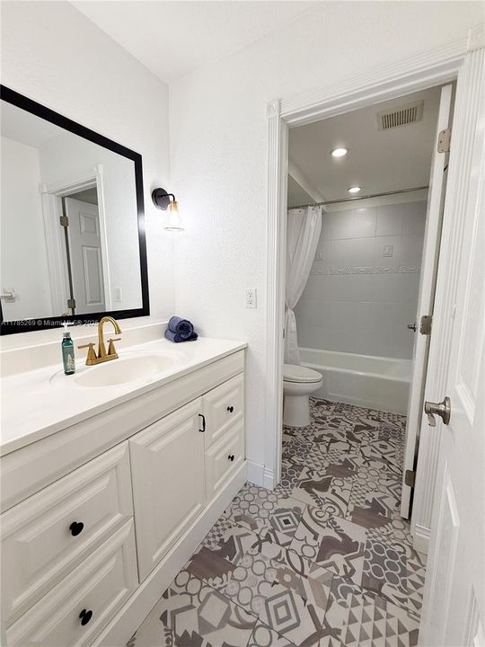 Recently Sold: $378,000 (1 beds, 1 baths, 673 Square Feet)