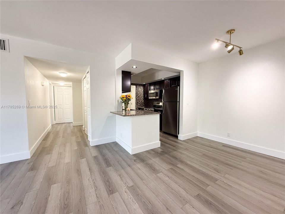 Recently Sold: $378,000 (1 beds, 1 baths, 673 Square Feet)