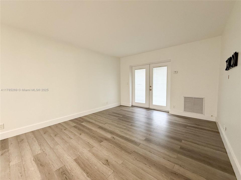 Recently Sold: $378,000 (1 beds, 1 baths, 673 Square Feet)