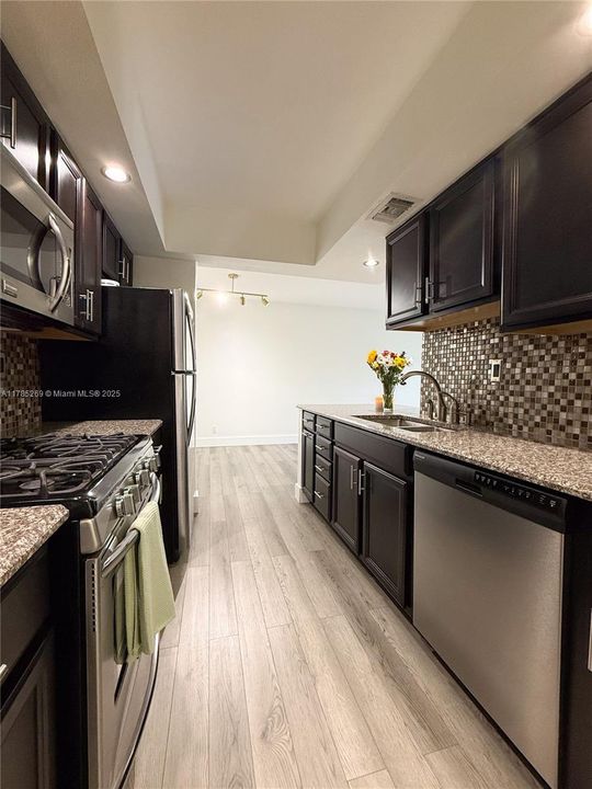 Recently Sold: $378,000 (1 beds, 1 baths, 673 Square Feet)