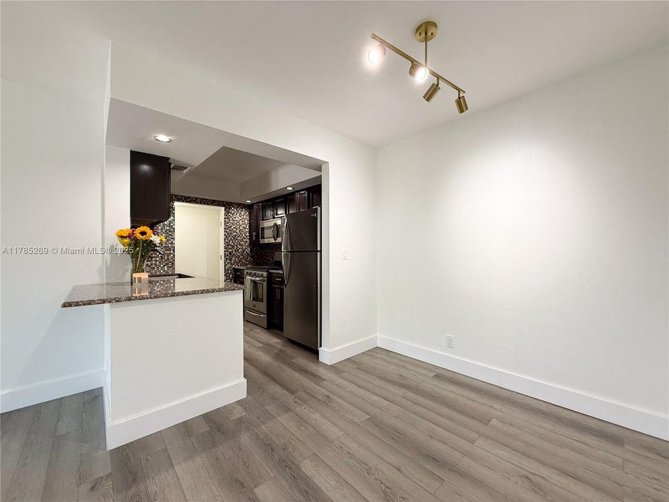 Recently Sold: $378,000 (1 beds, 1 baths, 673 Square Feet)