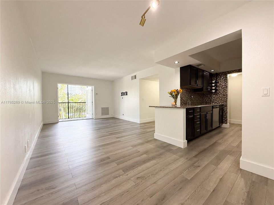 Recently Sold: $378,000 (1 beds, 1 baths, 673 Square Feet)