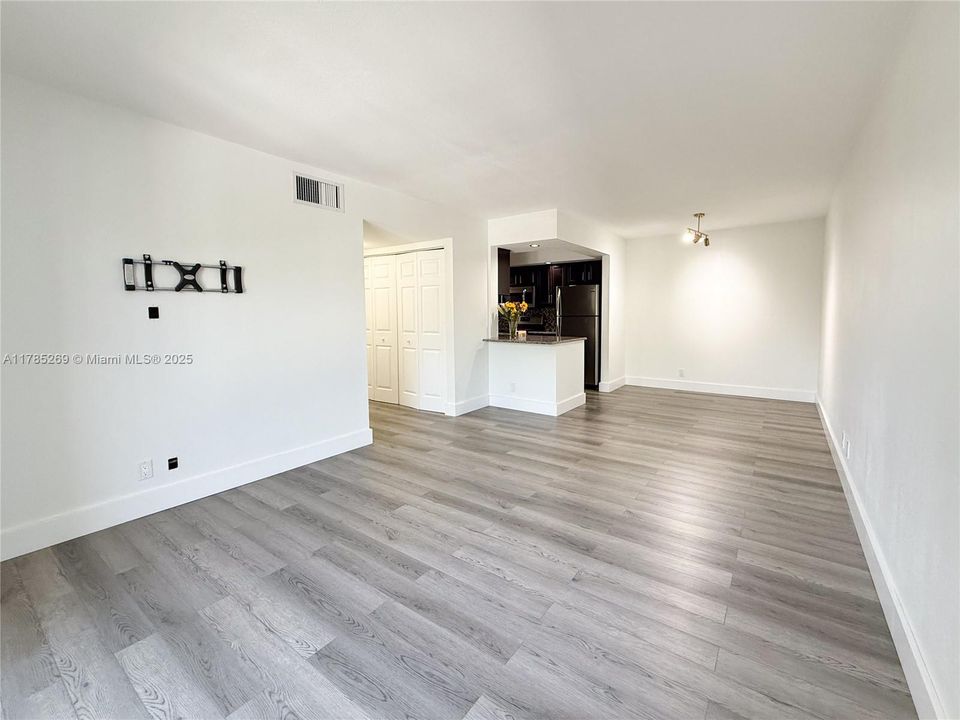 Recently Sold: $378,000 (1 beds, 1 baths, 673 Square Feet)