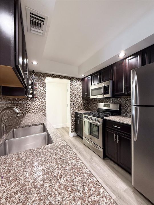 Recently Sold: $378,000 (1 beds, 1 baths, 673 Square Feet)