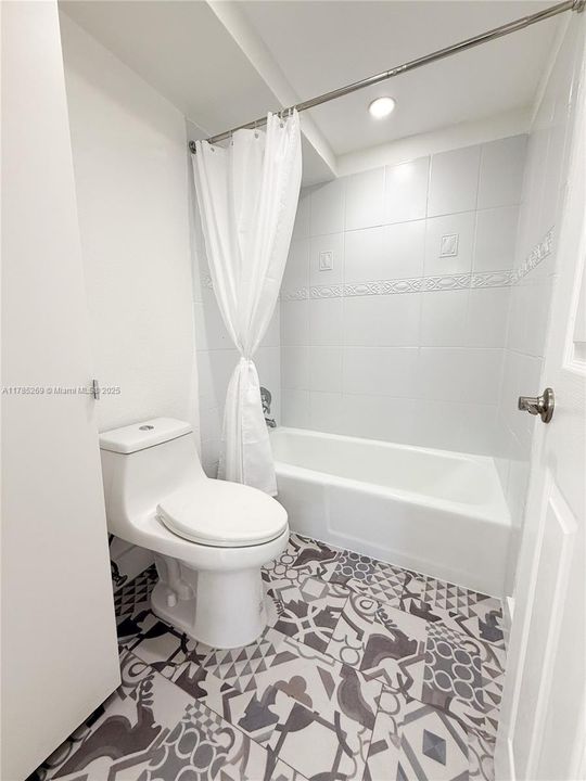 Recently Sold: $378,000 (1 beds, 1 baths, 673 Square Feet)