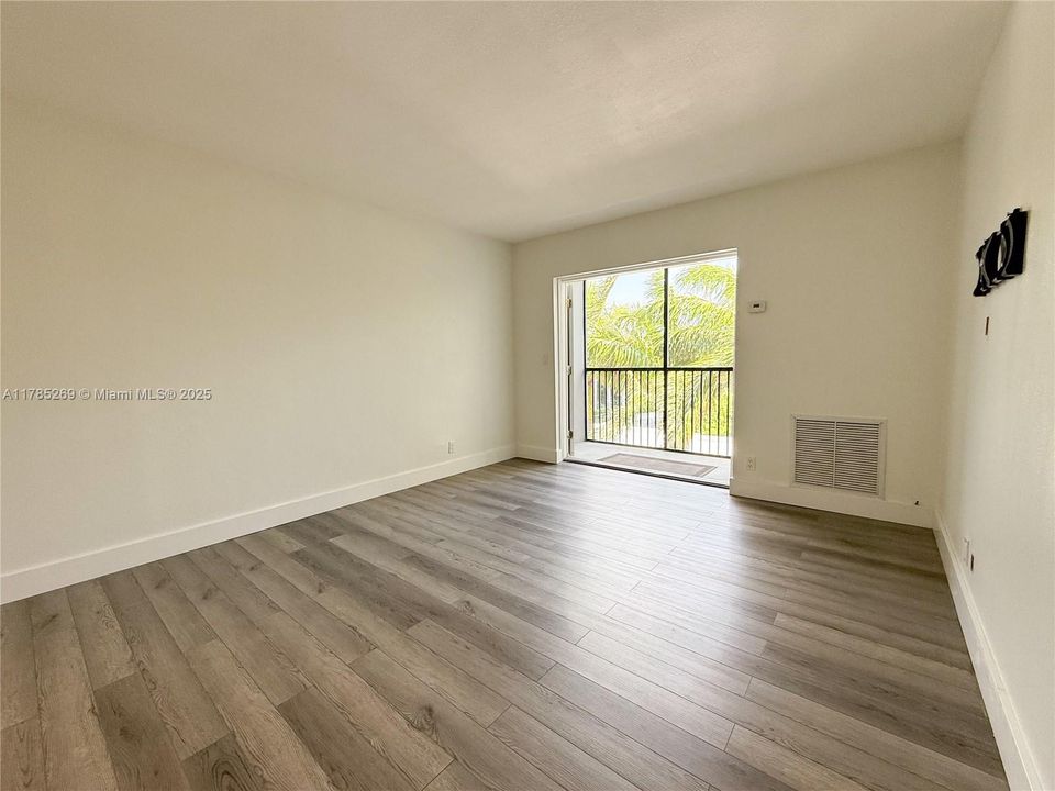 Recently Sold: $378,000 (1 beds, 1 baths, 673 Square Feet)