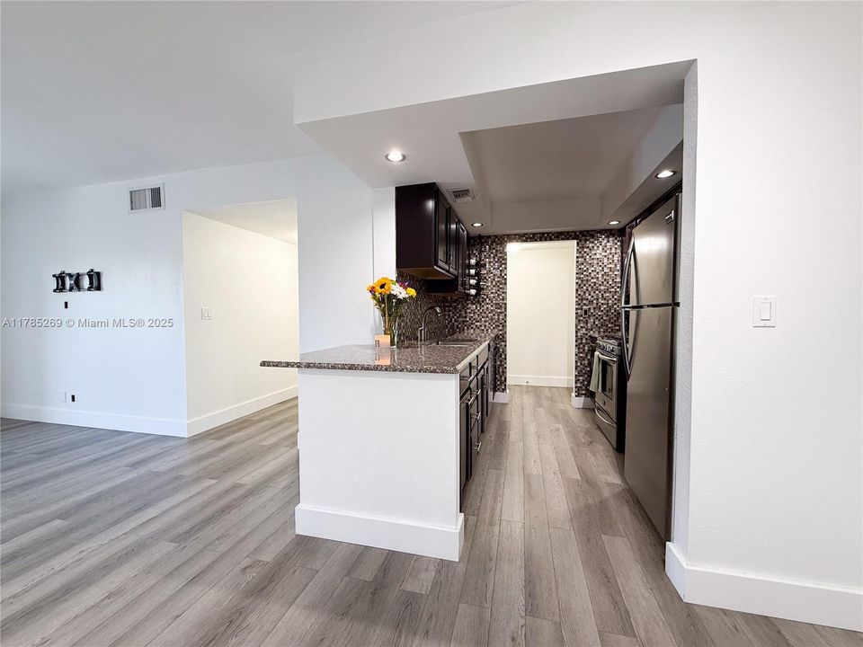 Recently Sold: $378,000 (1 beds, 1 baths, 673 Square Feet)