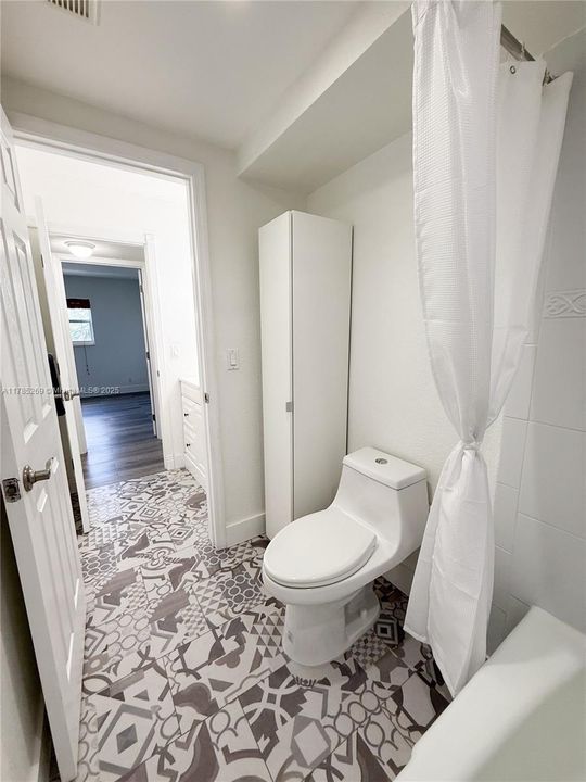 Recently Sold: $378,000 (1 beds, 1 baths, 673 Square Feet)