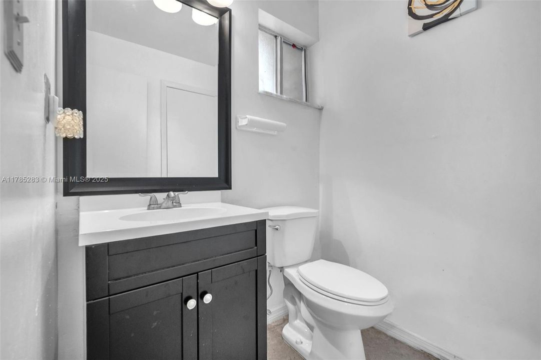 最近售出: $295,000 (2 贝兹, 2 浴室, 1242 平方英尺)