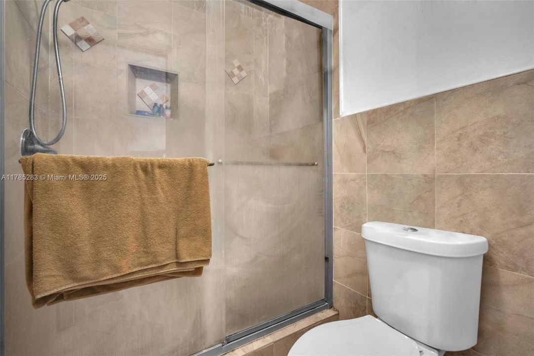 最近售出: $295,000 (2 贝兹, 2 浴室, 1242 平方英尺)