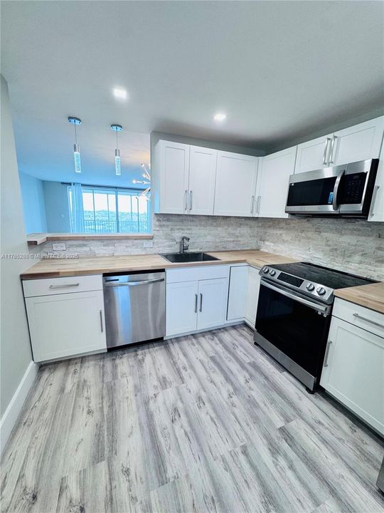 For Sale: $275,000 (2 beds, 2 baths, 1317 Square Feet)