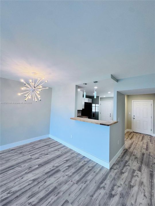For Sale: $275,000 (2 beds, 2 baths, 1317 Square Feet)