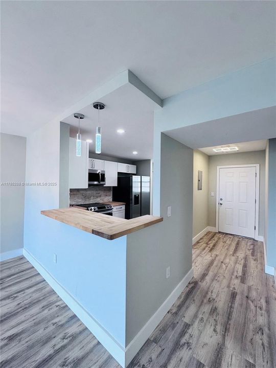 For Sale: $275,000 (2 beds, 2 baths, 1317 Square Feet)