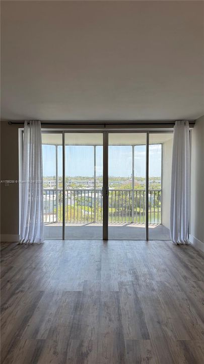 For Sale: $275,000 (2 beds, 2 baths, 1317 Square Feet)