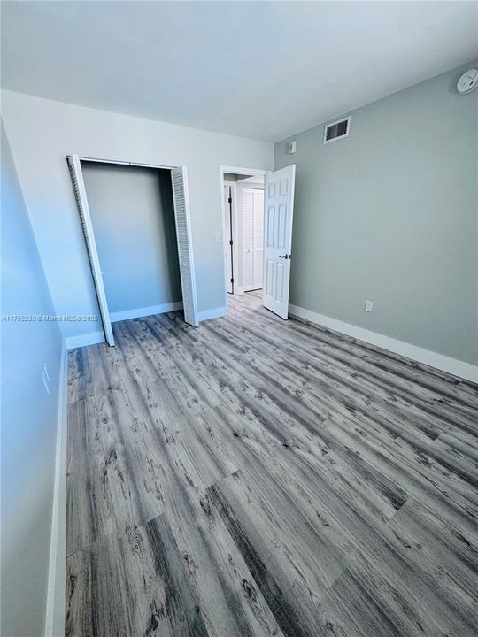 For Sale: $275,000 (2 beds, 2 baths, 1317 Square Feet)