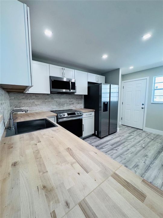 For Sale: $275,000 (2 beds, 2 baths, 1317 Square Feet)