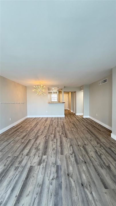 For Sale: $275,000 (2 beds, 2 baths, 1317 Square Feet)