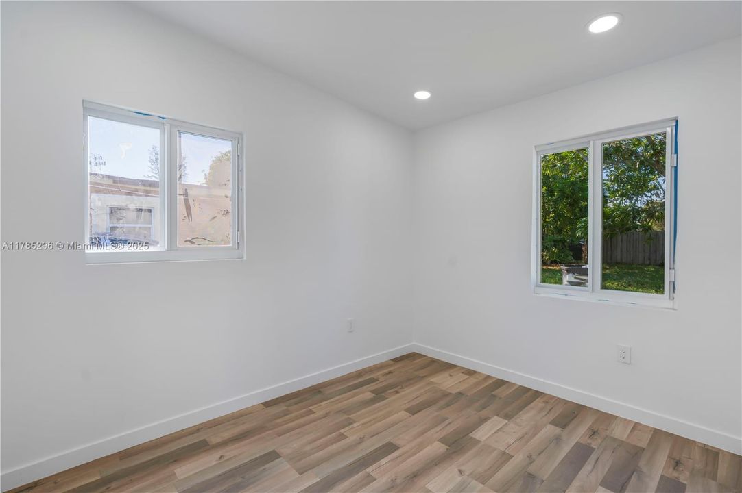 Recently Sold: $325,000 (2 beds, 1 baths, 572 Square Feet)