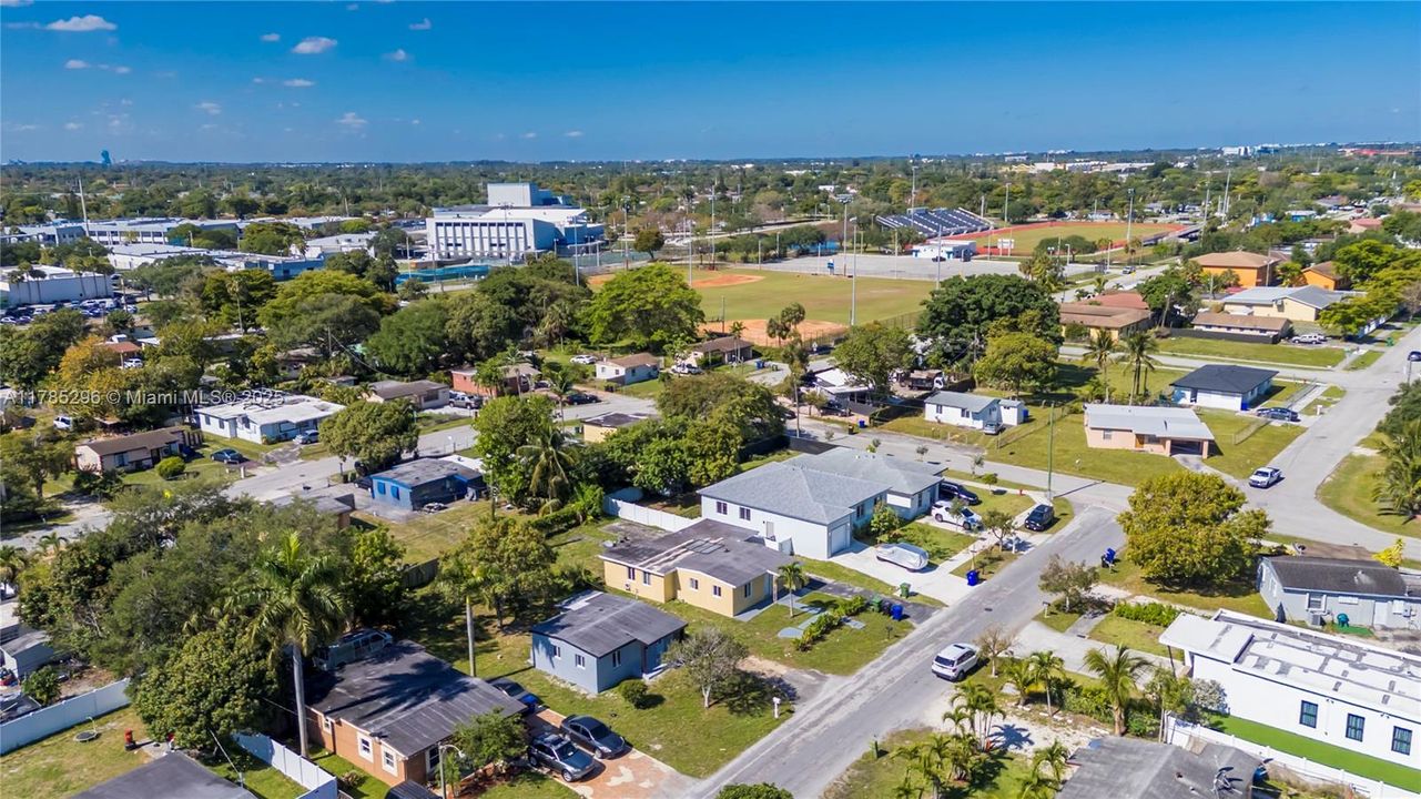 Recently Sold: $325,000 (2 beds, 1 baths, 572 Square Feet)