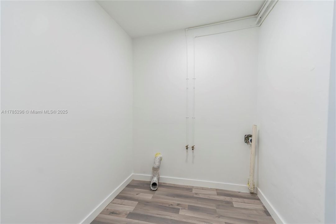 Recently Sold: $325,000 (2 beds, 1 baths, 572 Square Feet)