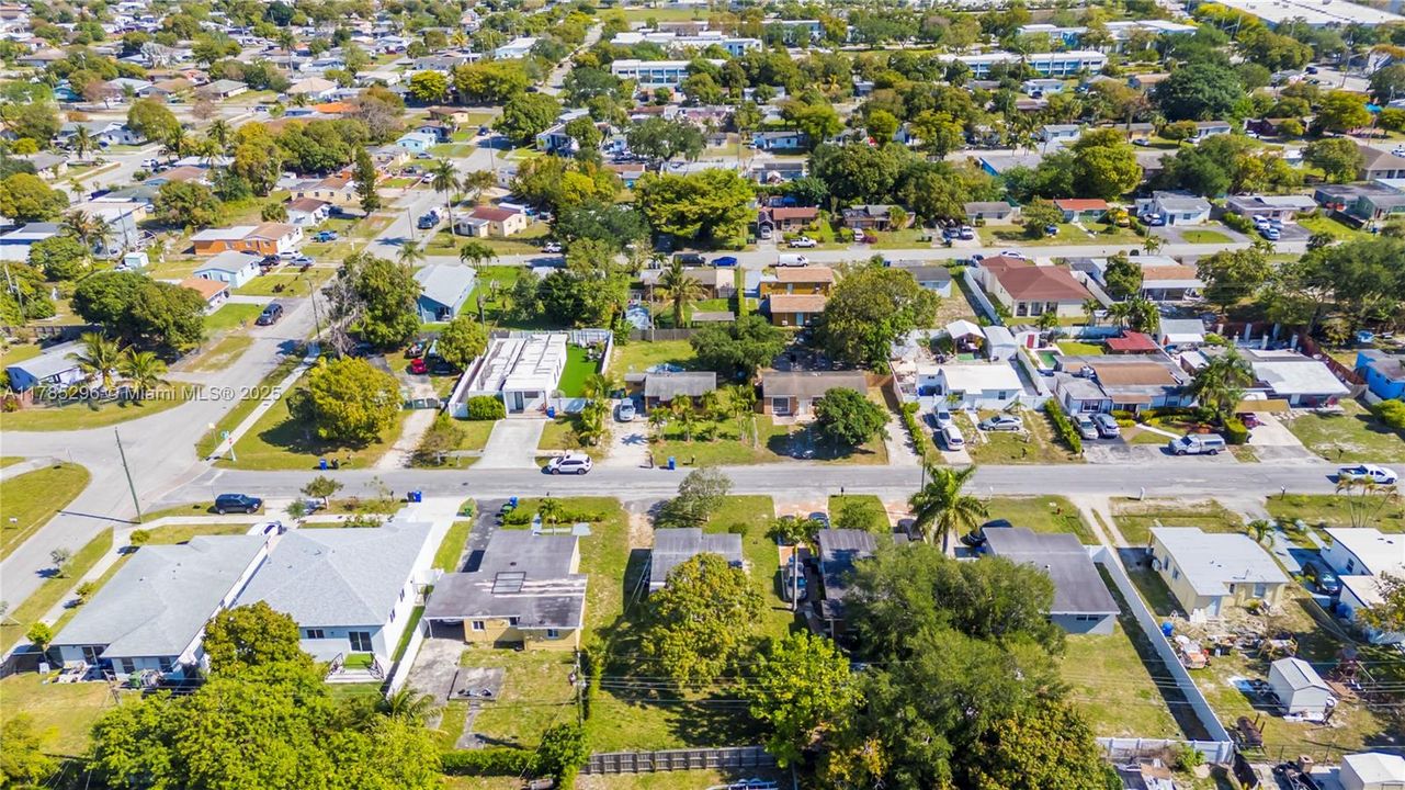 Recently Sold: $325,000 (2 beds, 1 baths, 572 Square Feet)