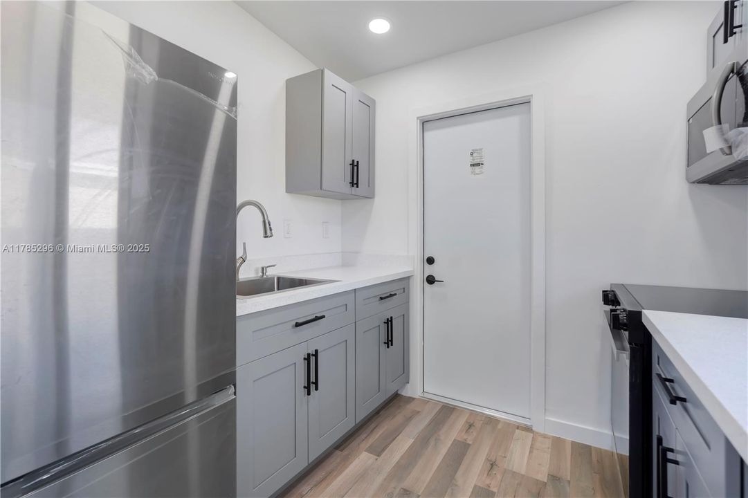 Recently Sold: $325,000 (2 beds, 1 baths, 572 Square Feet)