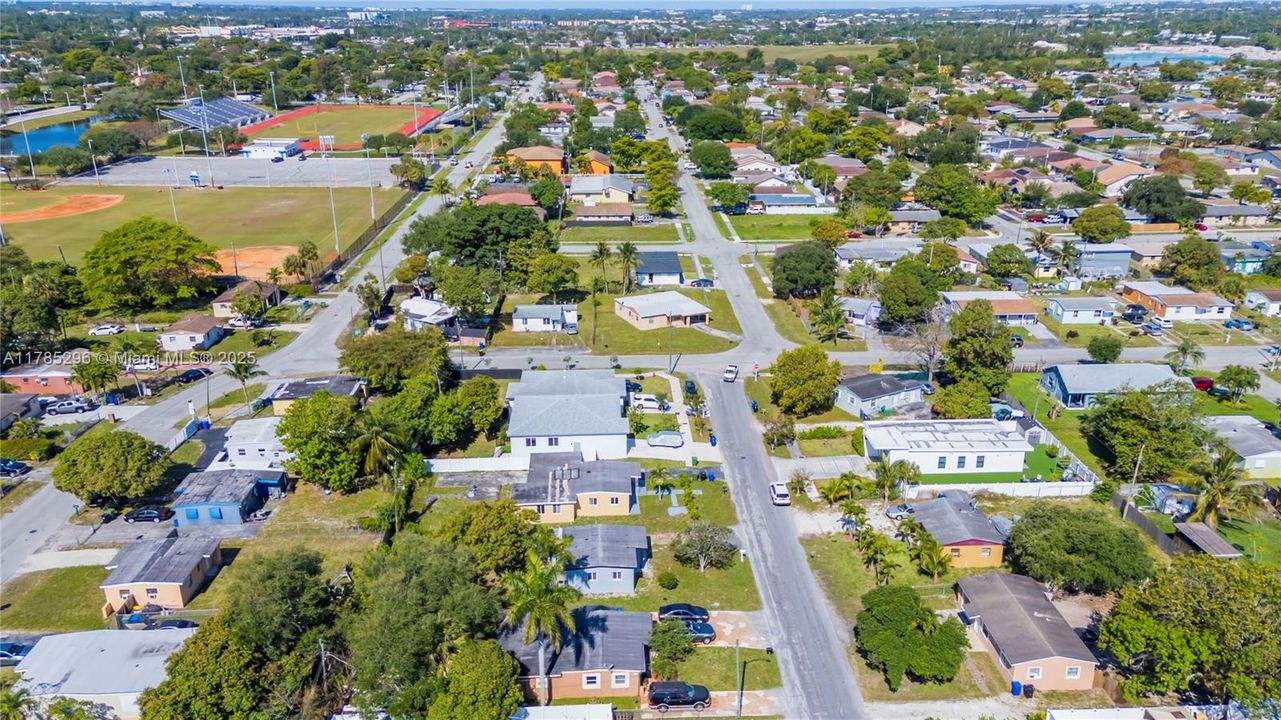 Recently Sold: $325,000 (2 beds, 1 baths, 572 Square Feet)