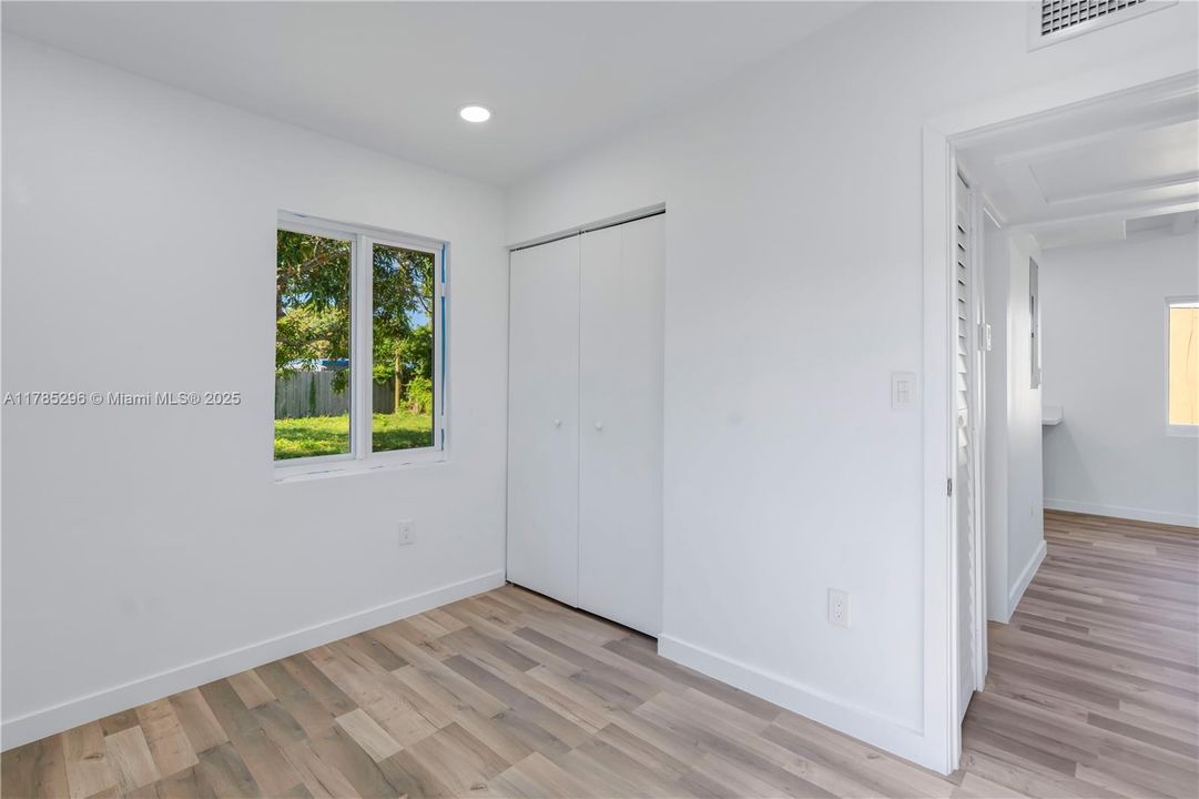 Recently Sold: $325,000 (2 beds, 1 baths, 572 Square Feet)