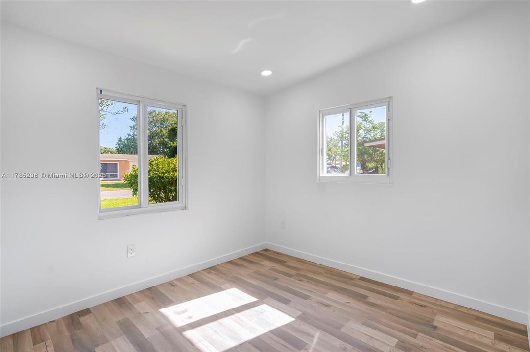 Recently Sold: $325,000 (2 beds, 1 baths, 572 Square Feet)