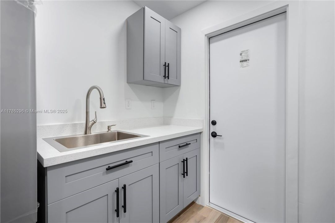 Recently Sold: $325,000 (2 beds, 1 baths, 572 Square Feet)