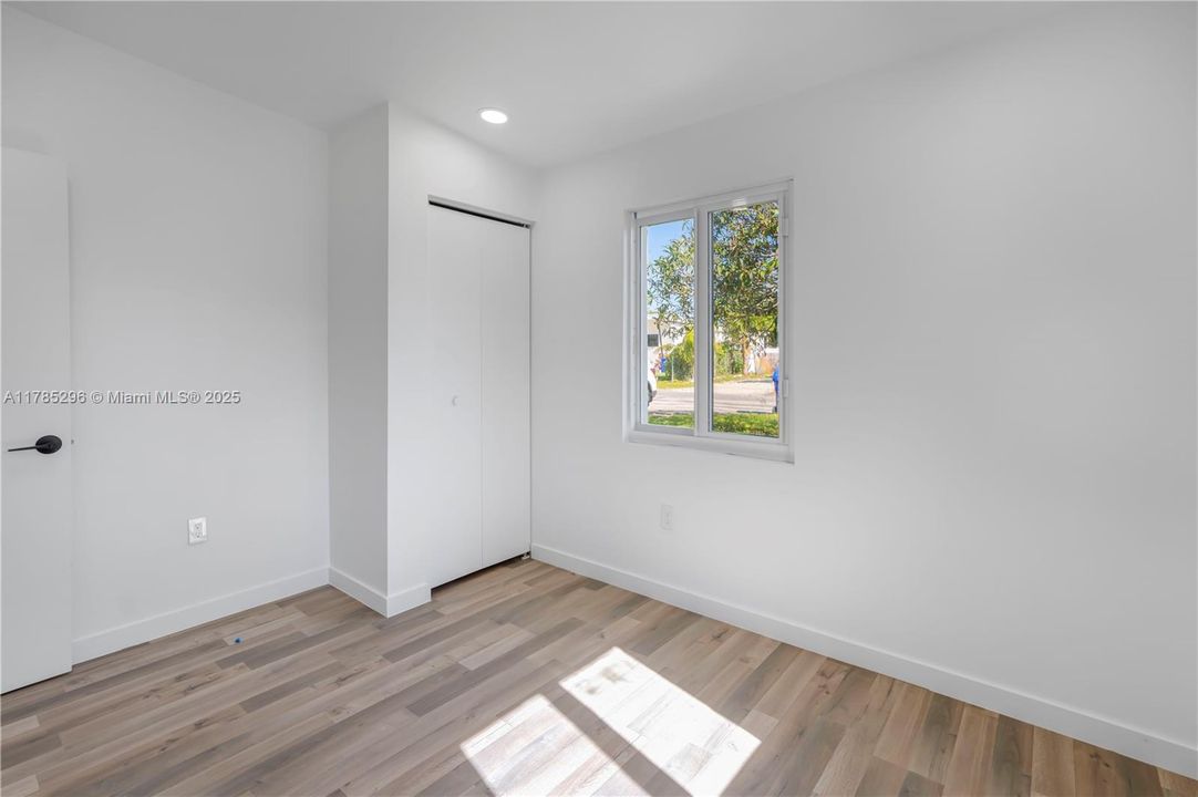 Recently Sold: $325,000 (2 beds, 1 baths, 572 Square Feet)