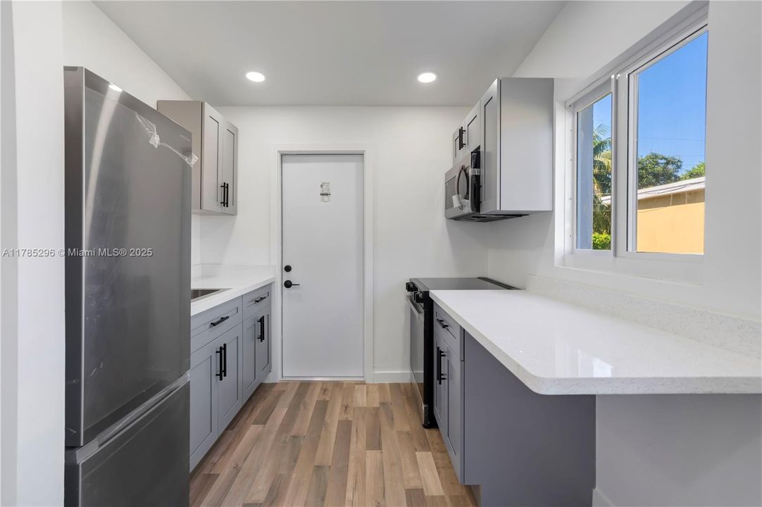 Recently Sold: $325,000 (2 beds, 1 baths, 572 Square Feet)