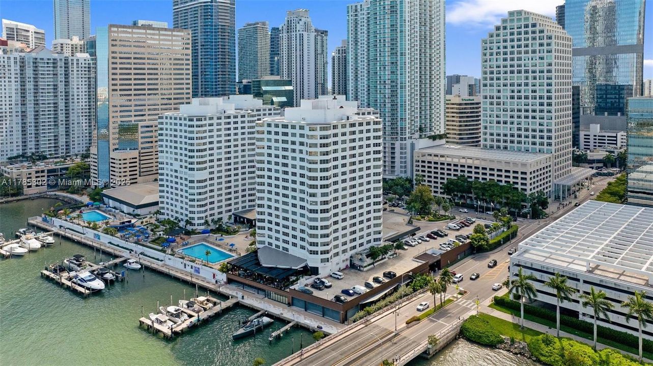 待售: $385,000 (2 贝兹, 2 浴室, 962 平方英尺)
