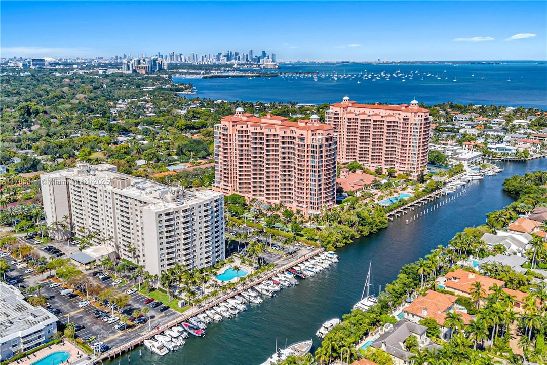 На продажу: $850,000 (2 спален, 2 ванн, 1570 Квадратных фут)