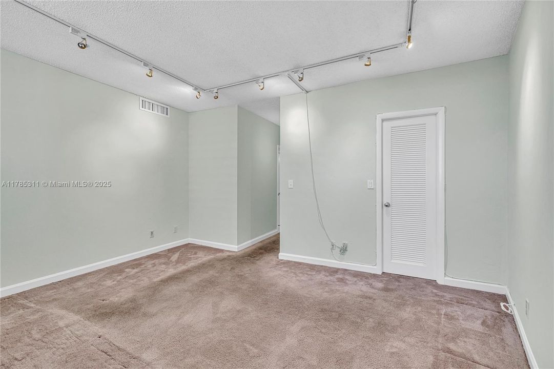 На продажу: $850,000 (2 спален, 2 ванн, 1570 Квадратных фут)