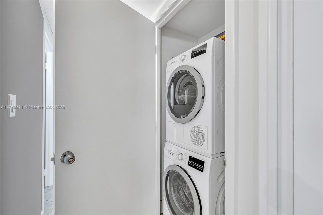 На продажу: $850,000 (2 спален, 2 ванн, 1570 Квадратных фут)