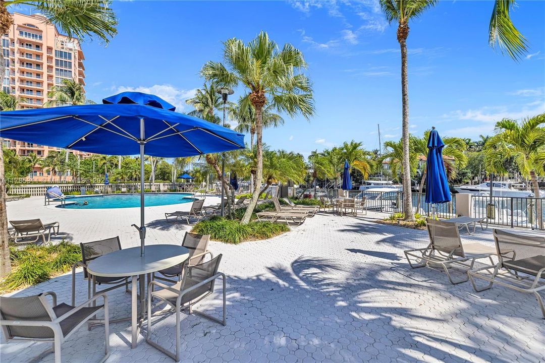 На продажу: $850,000 (2 спален, 2 ванн, 1570 Квадратных фут)