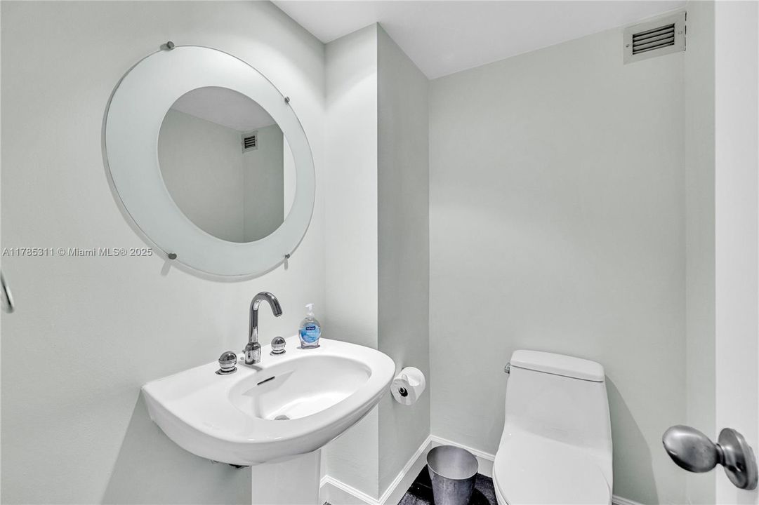 На продажу: $850,000 (2 спален, 2 ванн, 1570 Квадратных фут)