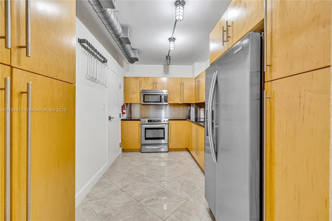 На продажу: $850,000 (2 спален, 2 ванн, 1570 Квадратных фут)