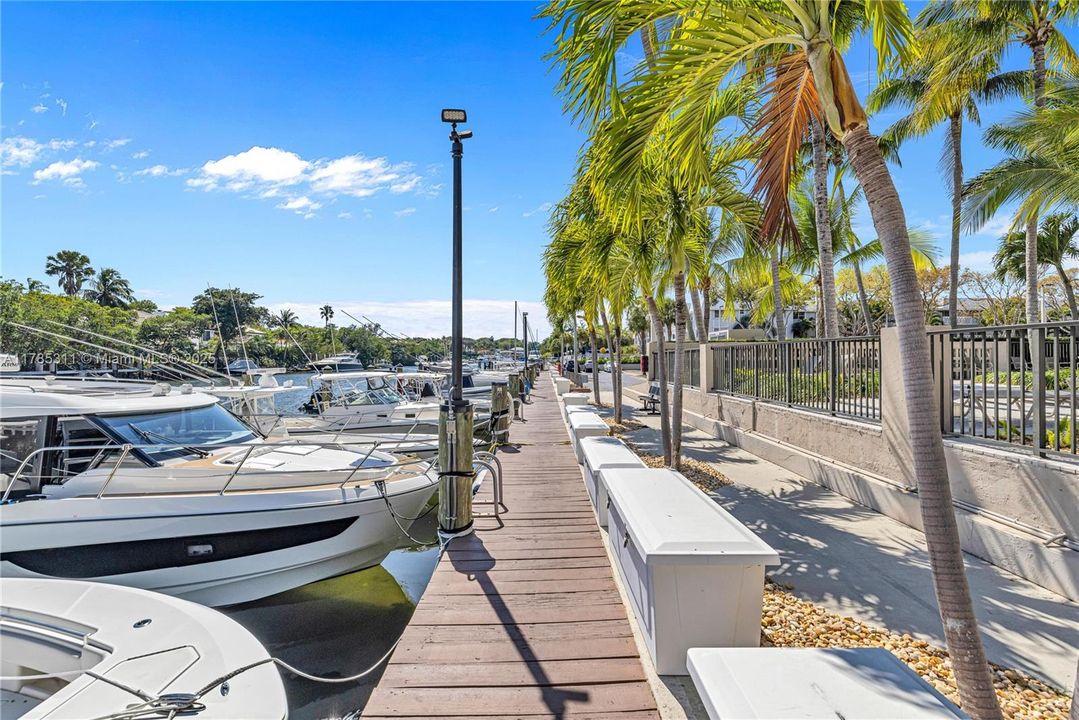 На продажу: $850,000 (2 спален, 2 ванн, 1570 Квадратных фут)